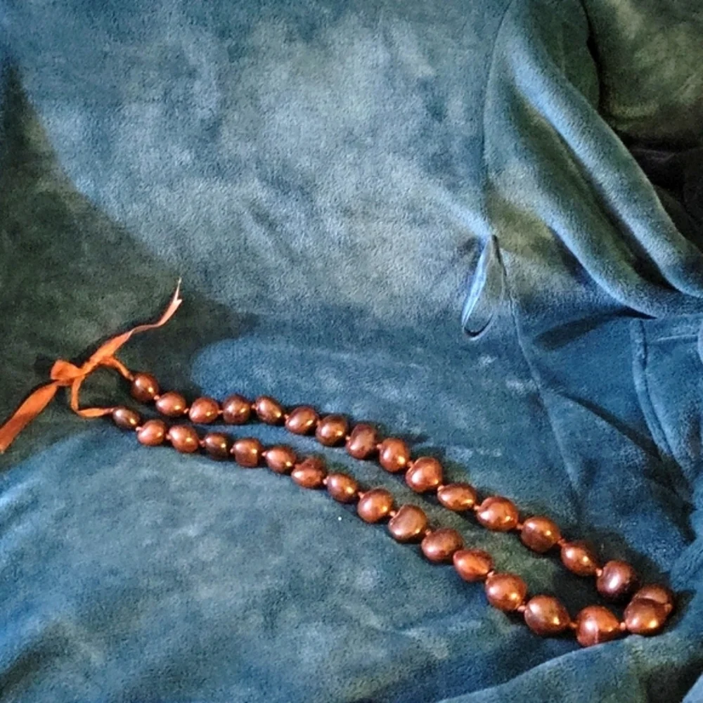 VINTAGE HAWAII KUKUIBEAD NECKLACE BROWN